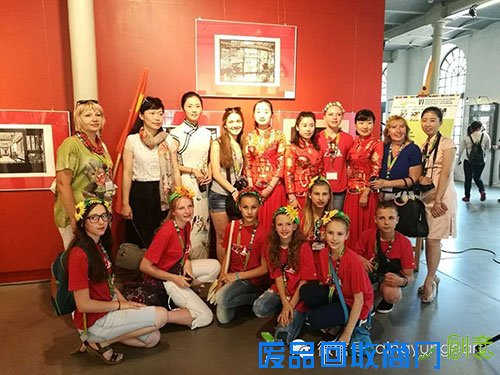 波兰青少年痴迷中国剪纸艺术