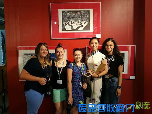 波兰青少年痴迷中国剪纸艺术