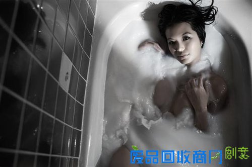性感唯美 摄影师拍浴缸中的美女(五)