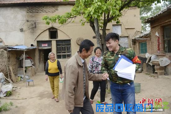 “90后”大学生村官刘清河2012年大学毕业后，来到长治市沁县杨安乡南沟村成为一名大学生村官。2013年1月，他自筹资金在村委一间十来平米的小屋里，召集来附近村落的二十多个村民，培养村里人做手工，建立了“清韵盔饰生产专业合作社”，带领村民集体创业致富脱贫。