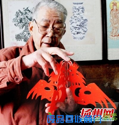 扬州剪纸大师创作“百鸡迎春” 每幅作品讲述一个主题故事
