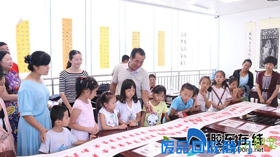 开发区尼山书院举办“非遗”剪纸活动(组图)