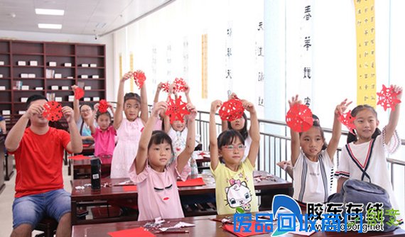 开发区尼山书院举办“非遗”剪纸活动(组图)