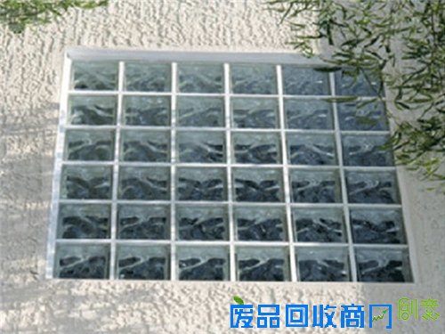 DIY乐趣：巧用玻璃砖表现窗户