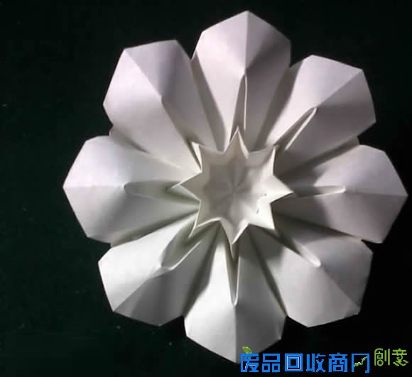 立体八瓣花手工折纸步骤图解