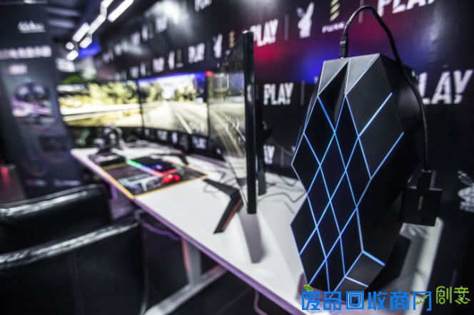 钛度黑晶电竞主机亮相DIY盛宴_FUXK新年趴