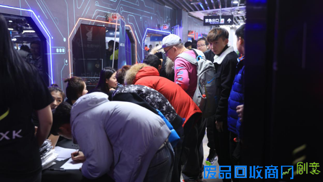 钛度黑晶电竞主机亮相DIY盛宴_FUXK新年趴