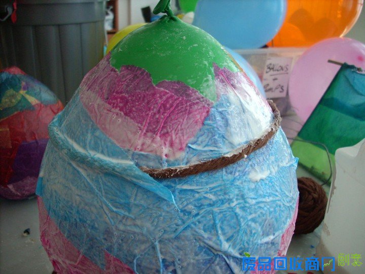 ...的结构剪裁掉接着接上一个提手.   手工灯笼制作方法教程第...