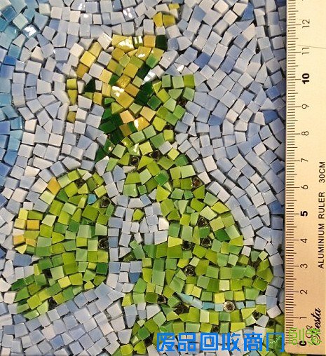 所有材质都由张伯伦自己切割而成。