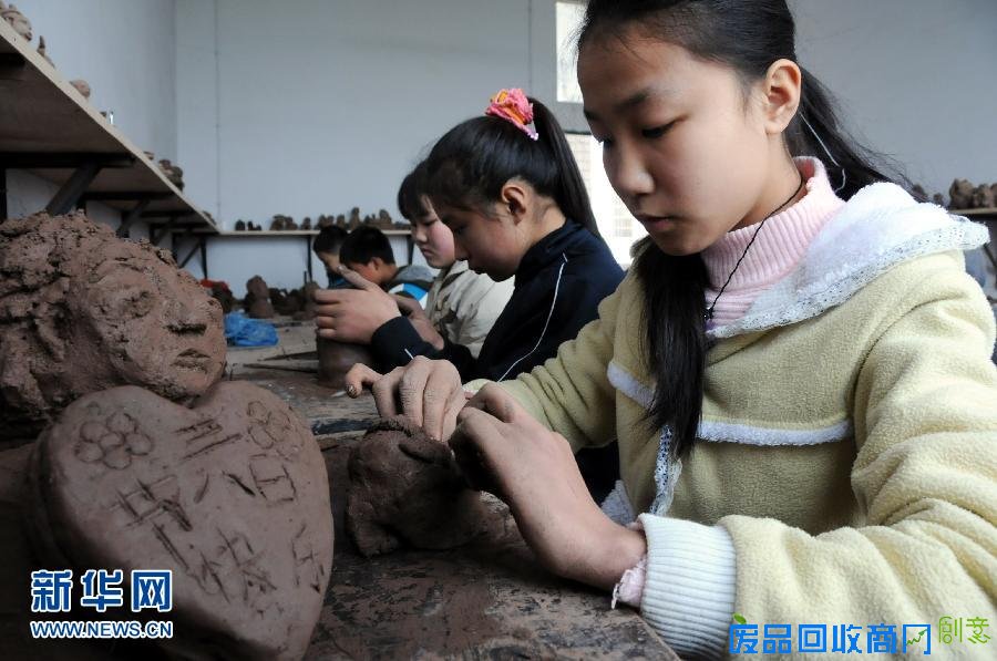 #（三八妇女节）（1）四川南充留守儿童泥塑“留住妈妈的美”