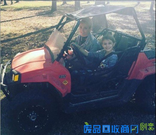 麦蒂所驾驶的越野车是她的生日礼物