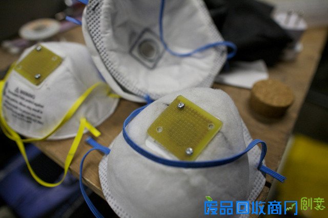 让你表情电子化 LED防霾个性DIY口罩  