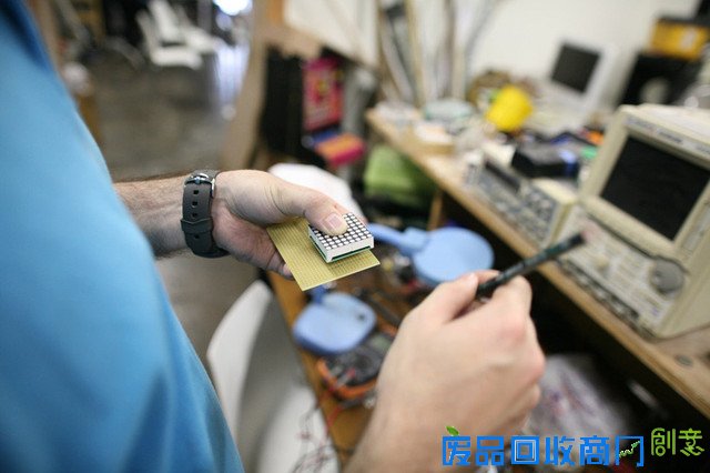 让你表情电子化 LED防霾个性DIY口罩  