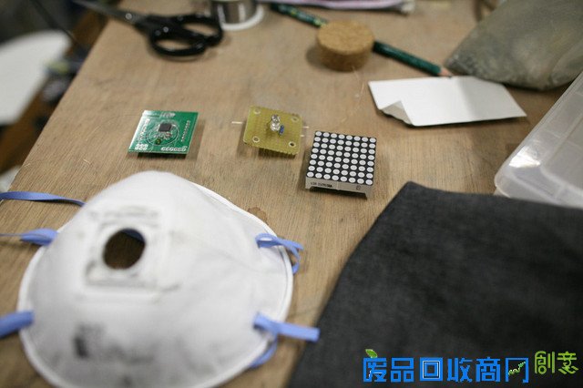 让你表情电子化 LED防霾个性DIY口罩  