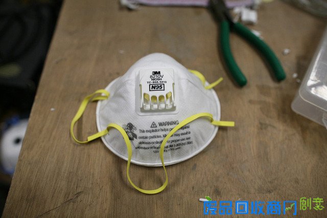 让你表情电子化 LED防霾个性DIY口罩  