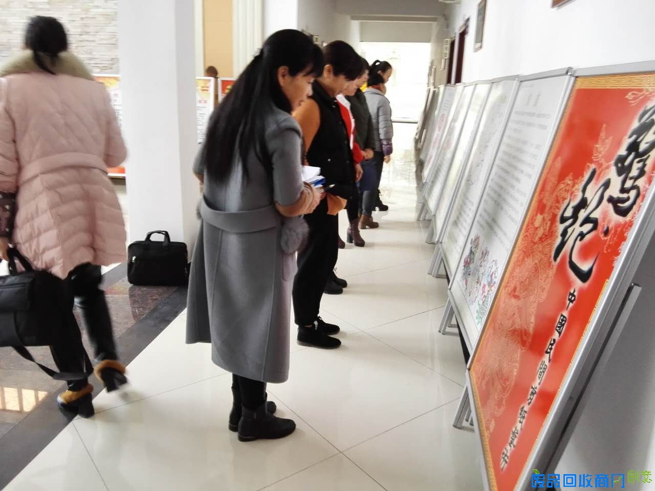 《中国民间剪纸艺术展》在石练图书分馆展览