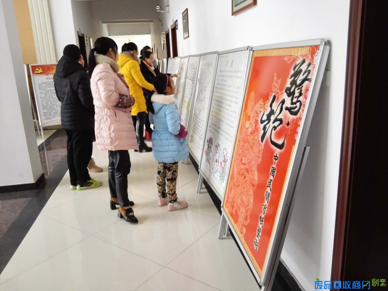 《中国民间剪纸艺术展》在石练图书分馆展览