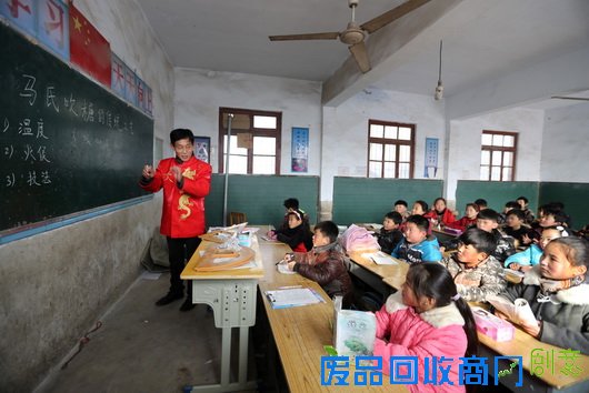 马氏吹糖“金鸡报晓”迎新年