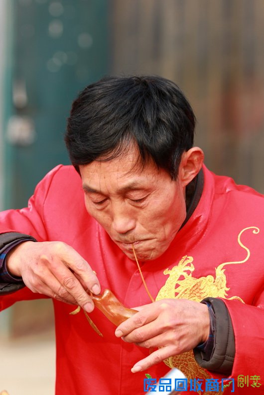 马氏吹糖“金鸡报晓”迎新年