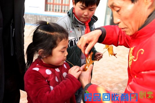 马氏吹糖“金鸡报晓”迎新年