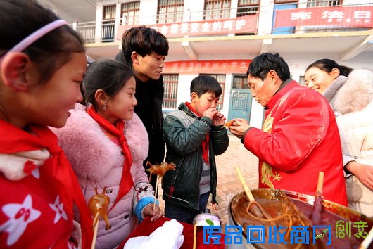 马氏吹糖“金鸡报晓”迎新年