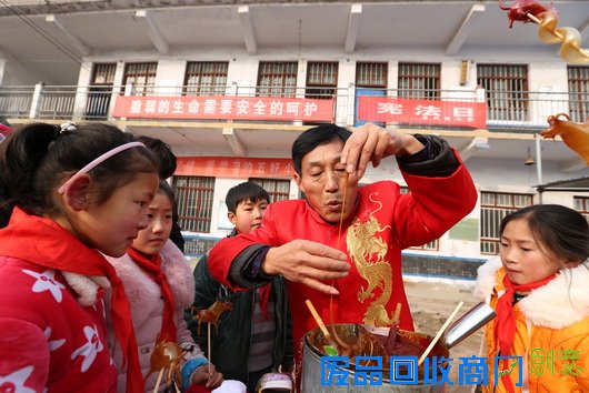 马氏吹糖“金鸡报晓”迎新年