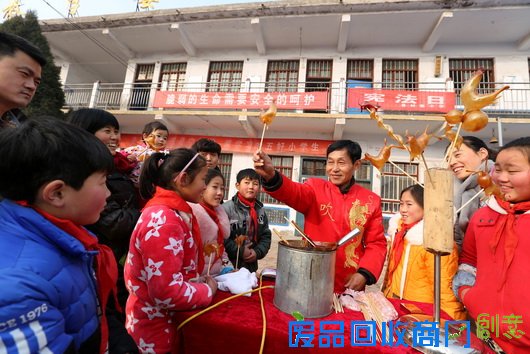 马氏吹糖“金鸡报晓”迎新年