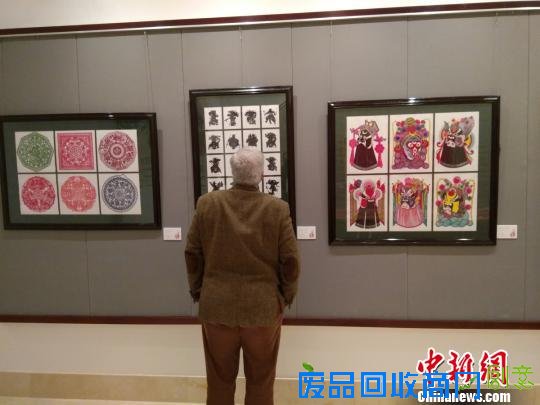 “花的絮语-中国剪纸艺术精品展”在马耳他首都瓦莱塔展出。 王大卫 摄 “花的絮语-中国剪纸艺术精品展”在马耳他首都瓦莱塔展出。 王大卫 摄