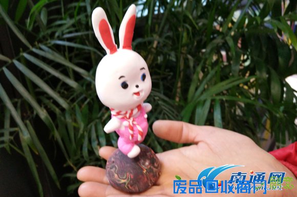 南通如东非遗文化进超市 罗彬教你捏面人儿