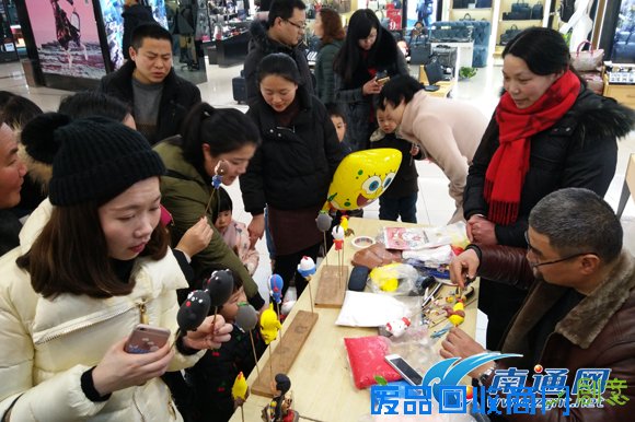 南通如东非遗文化进超市 罗彬教你捏面人儿