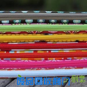 漂亮的手工制作彩色笔袋