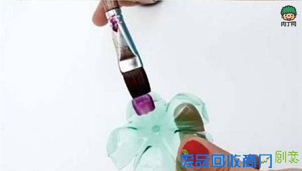 饮料瓶塑料瓶废物利用DIY制作漂亮的塑料花