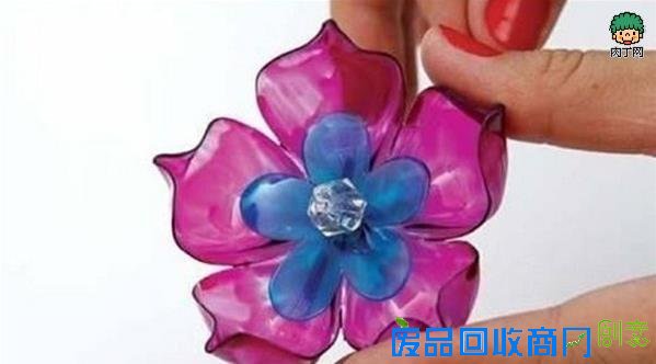 饮料瓶塑料瓶废物利用DIY制作漂亮的塑料花