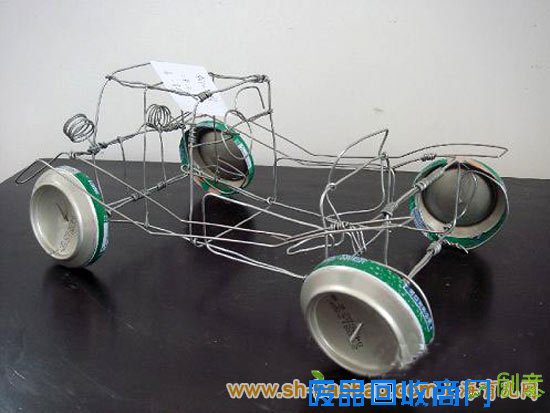 变废为宝手工小制作: 易拉罐小 车