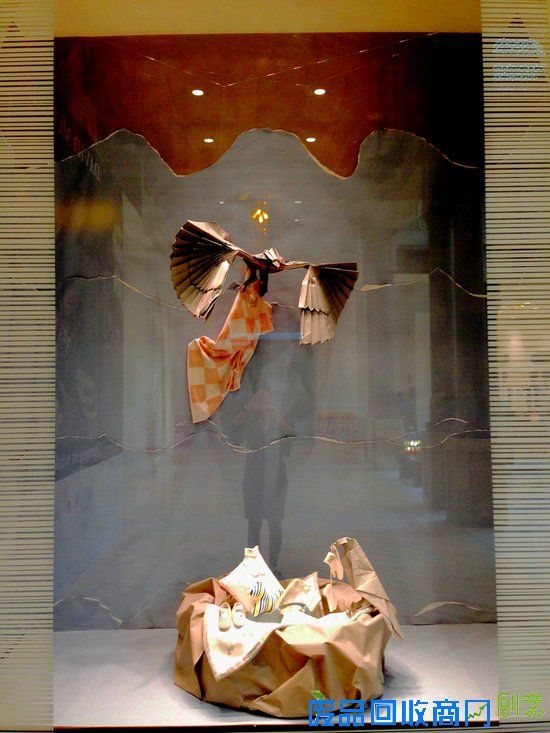 爱马仕多哈与折纸设计师刘通联手推出艺术橱窗