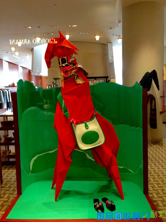 爱马仕多哈与折纸设计师刘通联手推出艺术橱窗