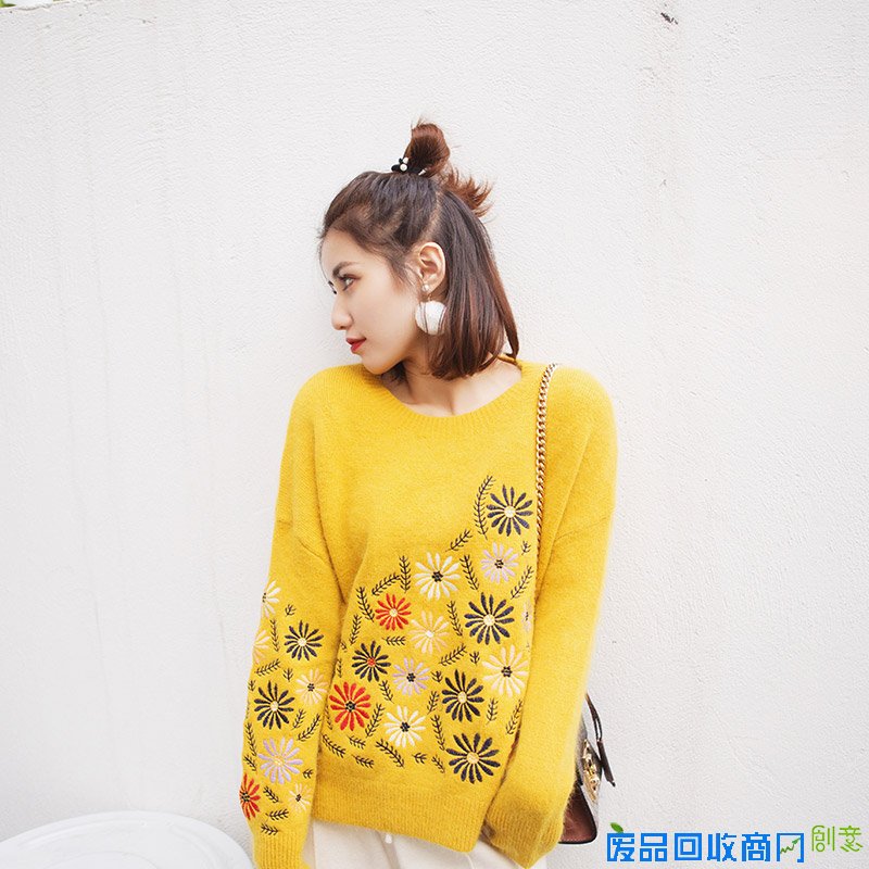 经典刺绣毛衣,打败普通打底衫,新年穿正合适