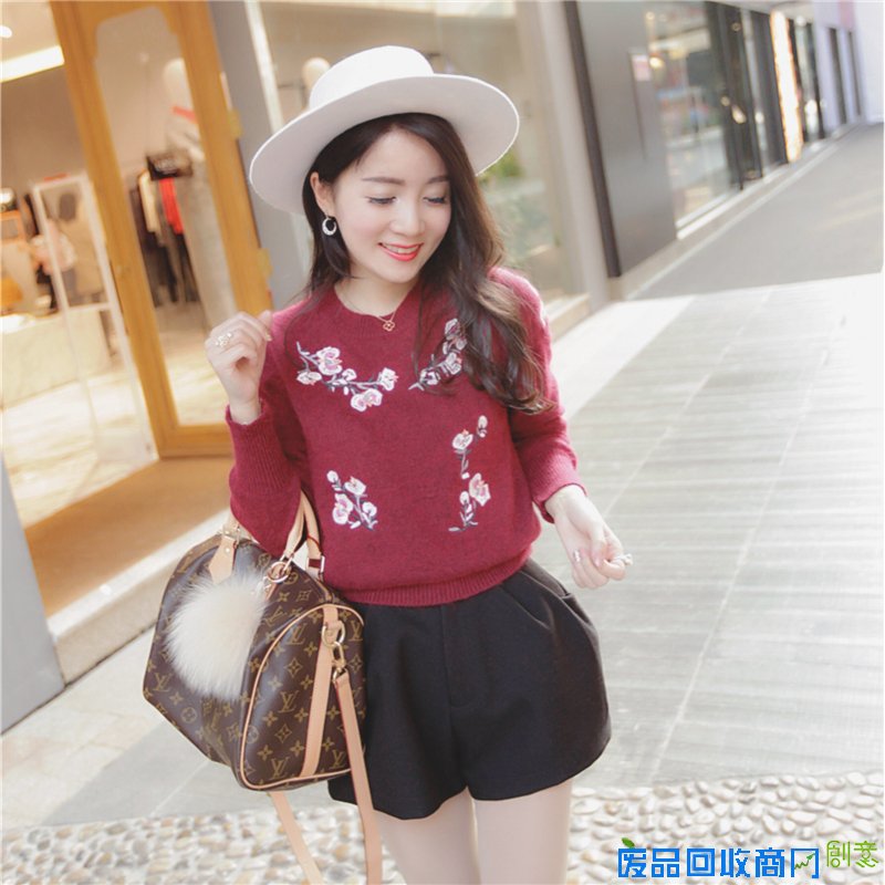 经典刺绣毛衣,打败普通打底衫,新年穿正合适