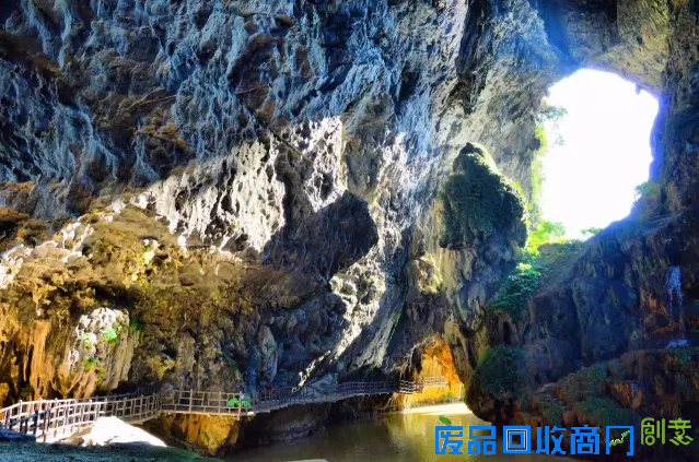 你敢来清远挑战百米高空玻璃栈道吗?