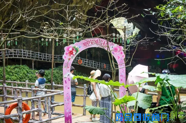 你敢来清远挑战百米高空玻璃栈道吗?