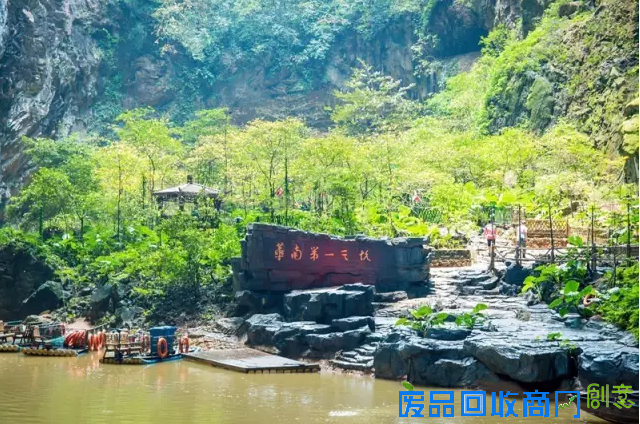 你敢来清远挑战百米高空玻璃栈道吗?