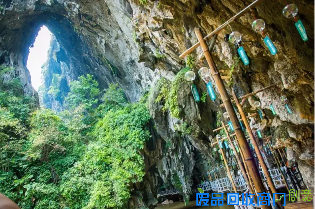 你敢来清远挑战百米高空玻璃栈道吗?