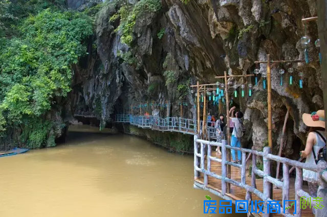 你敢来清远挑战百米高空玻璃栈道吗?