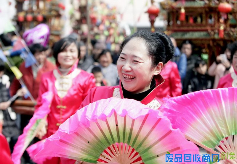 赏花灯猜灯谜舞布龙 宁波多彩民俗活动欢庆元宵佳节