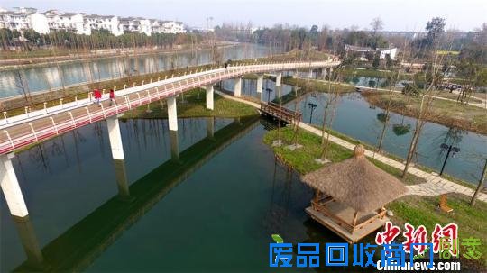 成都建成首条“空中绿道” 市民骑游体验美景(图)