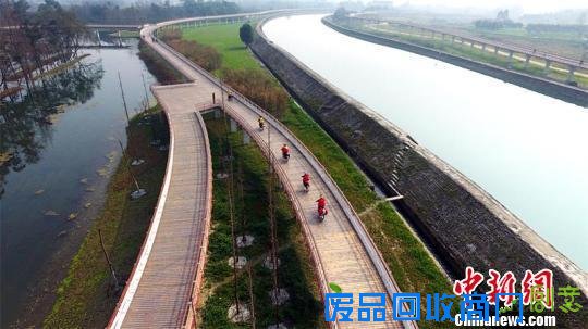 成都建成首条“空中绿道” 市民骑游体验美景(图)