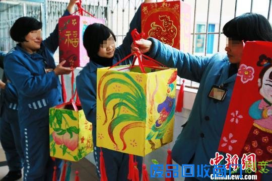服刑人员挂灯笼了 祝玉若 摄 服刑人员挂灯笼了 祝玉若 摄
