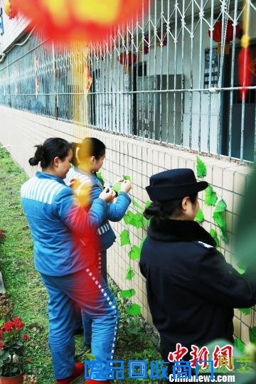 把外墙装扮起来。 祝玉若 摄 把外墙装扮起来。 祝玉若 摄