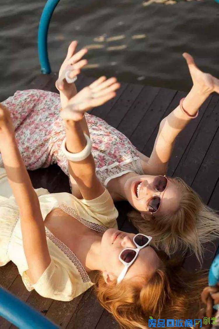 创意拍照姿势来袭，这个国庆节有得玩儿了