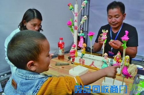 六盘水举行民族民间手工艺品展